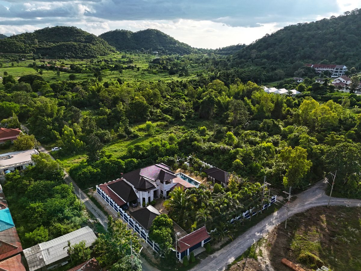 Unique Mansion on 1 Rai with incredible tropical  garden, thumbnail 3