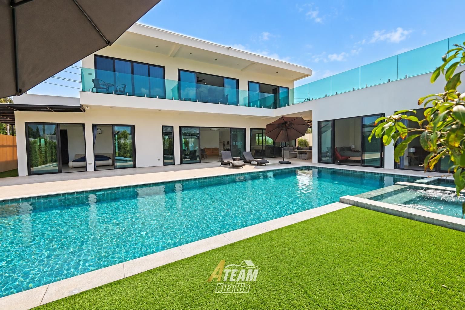 Smart, moderne og enorm – på Soi 116 i centrum af Hua Hin!
