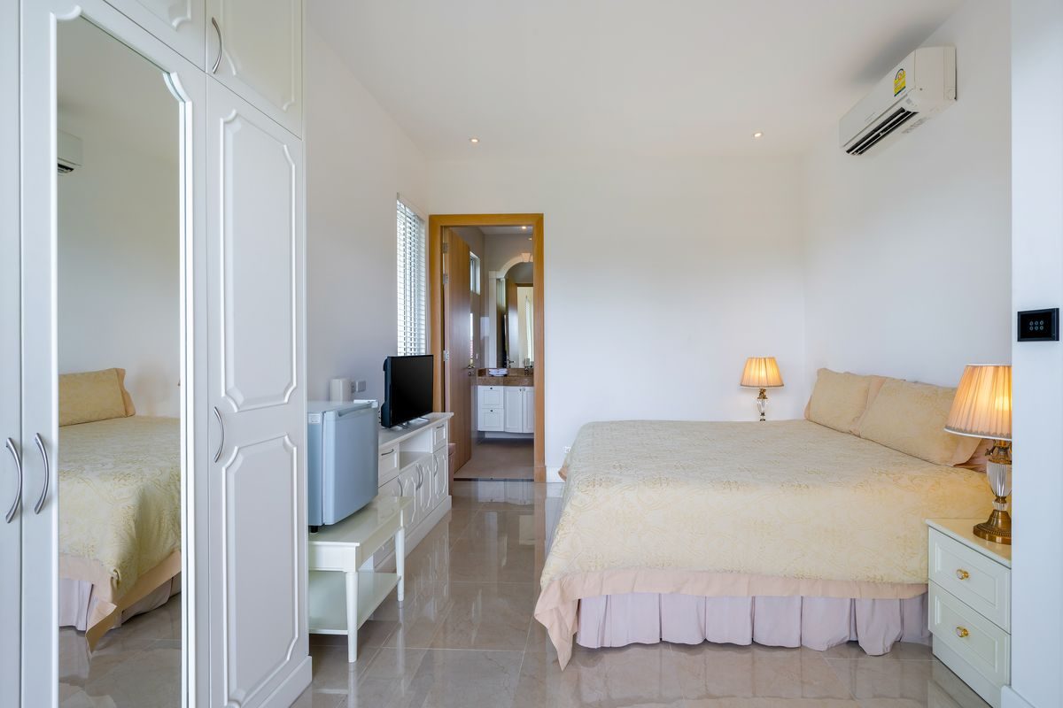 Elegant 6 Bedroom Mansion on a generous Landplot, thumbnail 61