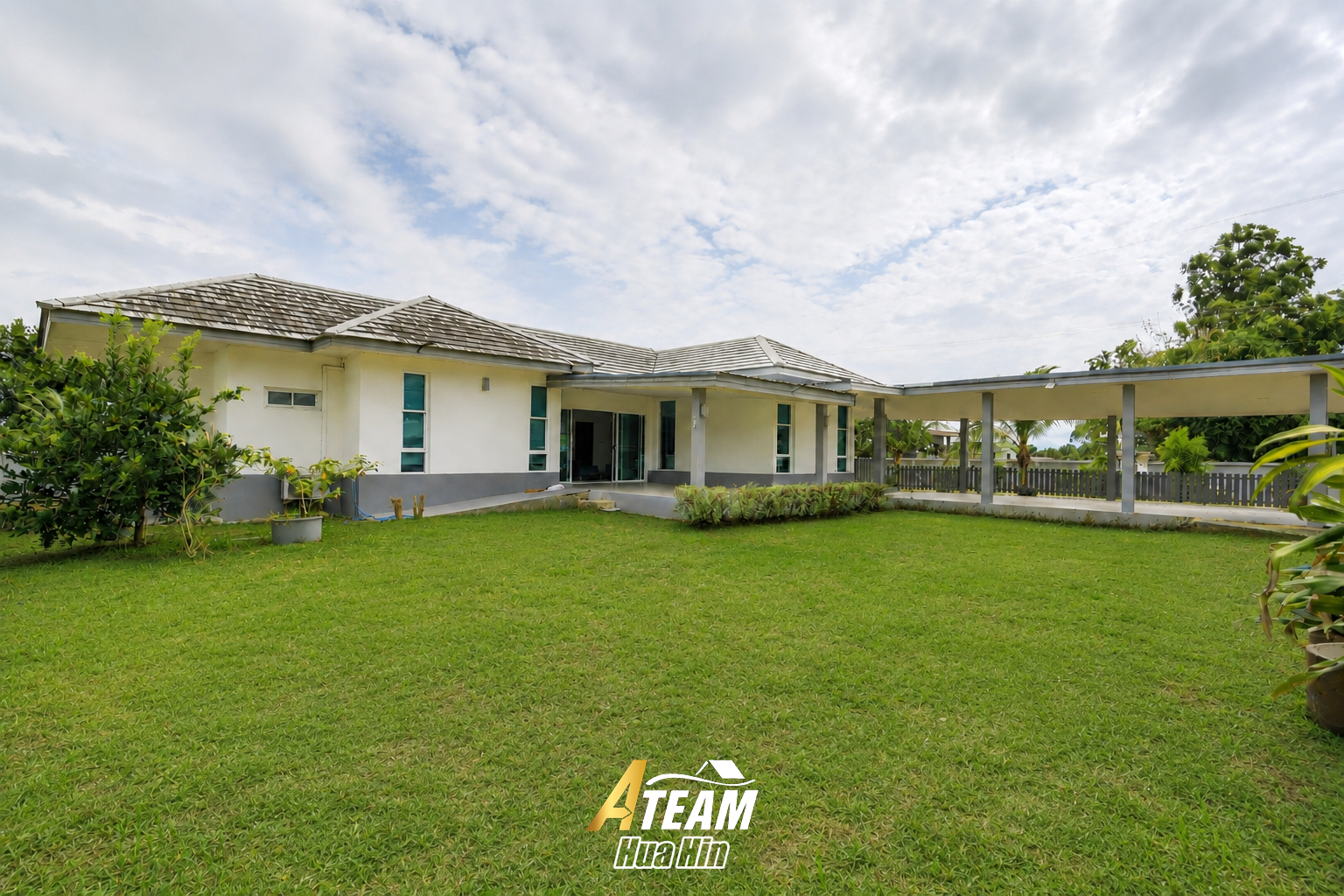 For sale House 3-Bedroom in Black Mountain., thumbnail 2