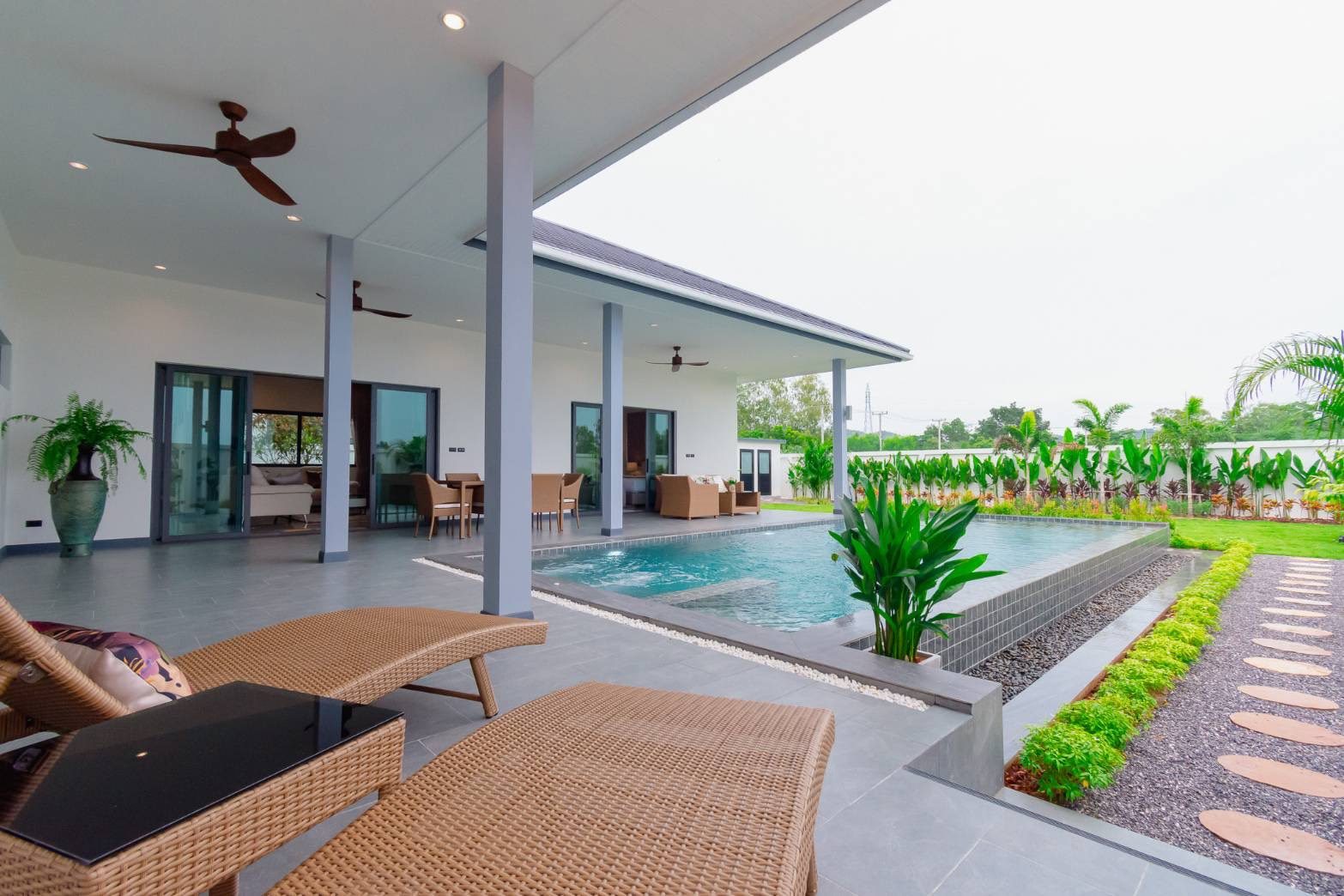 Beautifully Designed 3 Bed 3 Bath Private Pool Villa, thumbnail 3