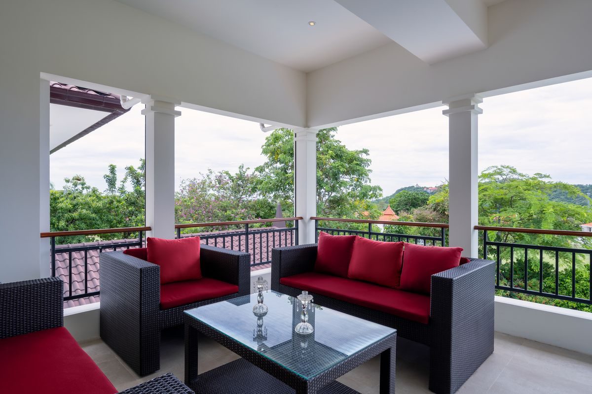 Elegant 6 Bedroom Mansion on a generous Landplot, thumbnail 42