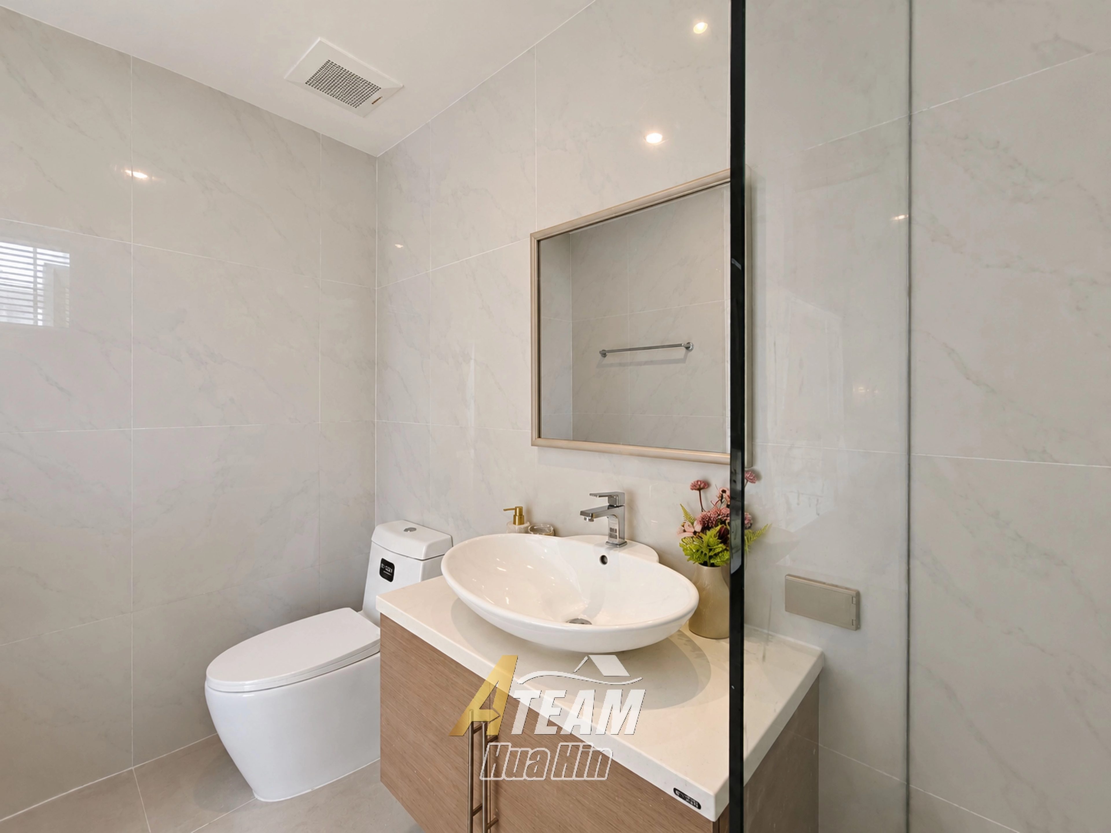 Stylish Sea View Condo with Exceptional Resort-Style Pools in Khao Takiab, thumbnail 15