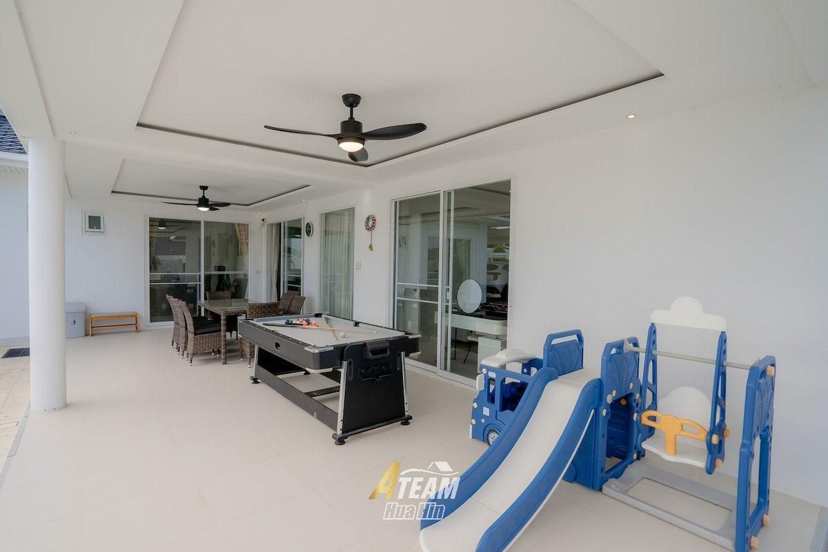 Luxury 3-Bedroom Pool Villa for Sale at Falcon Hill, Soi 102, thumbnail 9