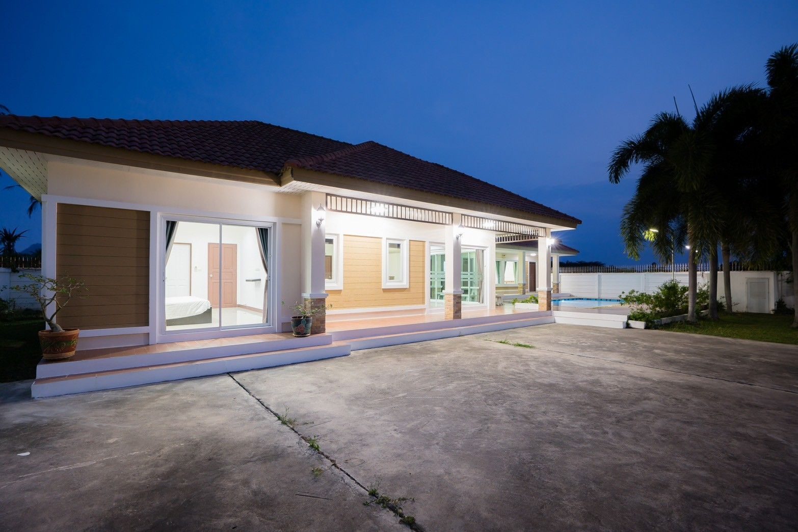 Spacious 4-Bedroom Freehold Pool Villa in Hin Lek Fai, thumbnail 3