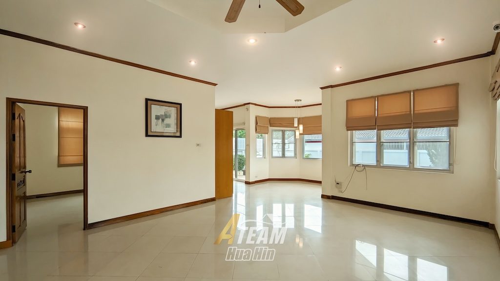 Beautiful  3-Bedroom Pool Villa in Soi 102, Hua Hin, thumbnail 4
