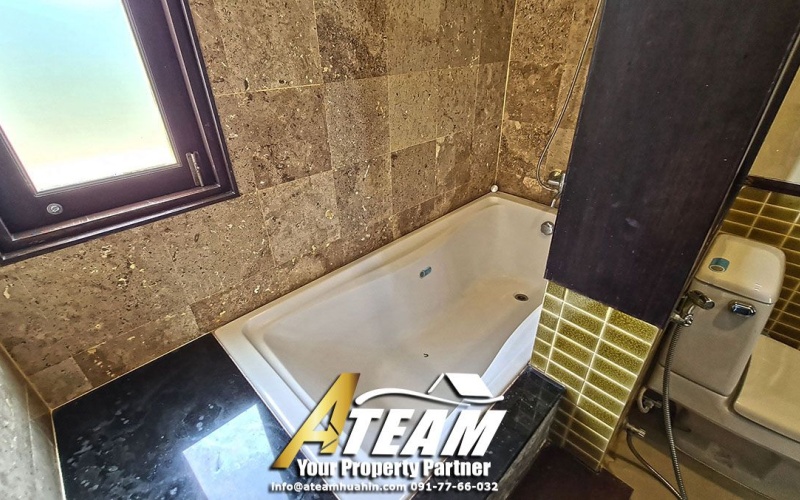 Lakeside-poolvilla-for-sale-hua-hin-Takiap-lake-bathtub