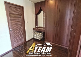 Lakeside-poolvilla-for-sale-hua-hin-Takiap-lake-walking-closet Lakeside-poolvilla-for-sale-hua-hin-Takiap-lake-walking-closet