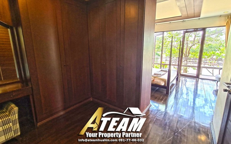 Lakeside-poolvilla-for-sale-hua-hin-Takiap-lake-walking-walking-closet2