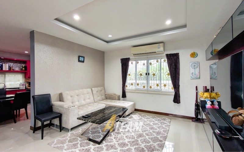 Hua Hin villa for sale, Soi 102 property, Finnish sauna Hua Hin, pool villa Hua Hin, freehold villa Hua Hin, multi-generational home Hua Hin, Hua Hin investment property, guest house villa Hua Hin, no common fee villa Hua Hin, modern villa Hua Hin