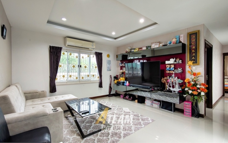 Hua Hin villa for sale, Soi 102 property, Finnish sauna Hua Hin, pool villa Hua Hin, freehold villa Hua Hin, multi-generational home Hua Hin, Hua Hin investment property, guest house villa Hua Hin, no common fee villa Hua Hin, modern villa Hua Hin