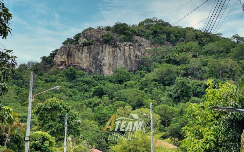 Brand new 3-bedroom pool villa for sale in Khao Tao near the lake. Mountain views, private pool, 160 sqm living space on 106 sqw plot. Price: 8.5M THB.