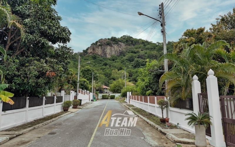 Brand new 3-bedroom pool villa for sale in Khao Tao near the lake. Mountain views, private pool, 160 sqm living space on 106 sqw plot. Price: 8.5M THB.