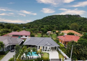 Brand new 3-bedroom pool villa for sale in Khao Tao near the lake. Mountain views, private pool, 160 sqm living space on 106 sqw plot. Price: 8.5M THB. Brand new 3-bedroom pool villa for sale in Khao Tao near the lake. Mountain views, private pool, 160 sqm living space on 106 sqw plot. Price: 8.5M THB.