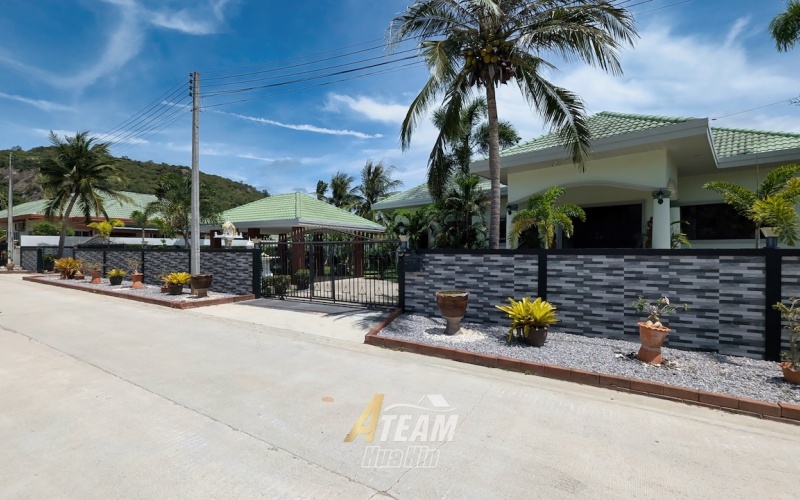 Hua Hin pool villa for sale, Stuart Park villa Hua Hin, 4 bedroom villa Hua Hin, freehold villa Hua Hin, Hua Hin property no common fees, Hua Hin real estate, villa with private pool Hua Hin, luxury villa Hua Hin, European kitchen villa Hua Hin, Hua Hin family villa