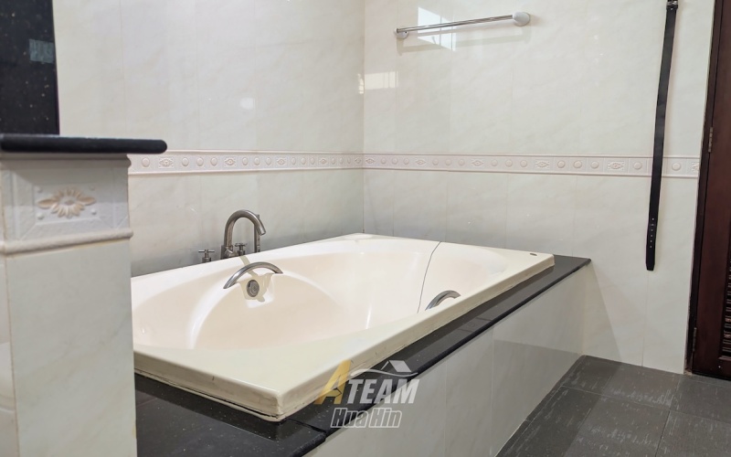 Hua Hin pool villa for sale, Stuart Park villa Hua Hin, 4 bedroom villa Hua Hin, freehold villa Hua Hin, Hua Hin property no common fees, Hua Hin real estate, villa with private pool Hua Hin, luxury villa Hua Hin, European kitchen villa Hua Hin, Hua Hin family villa