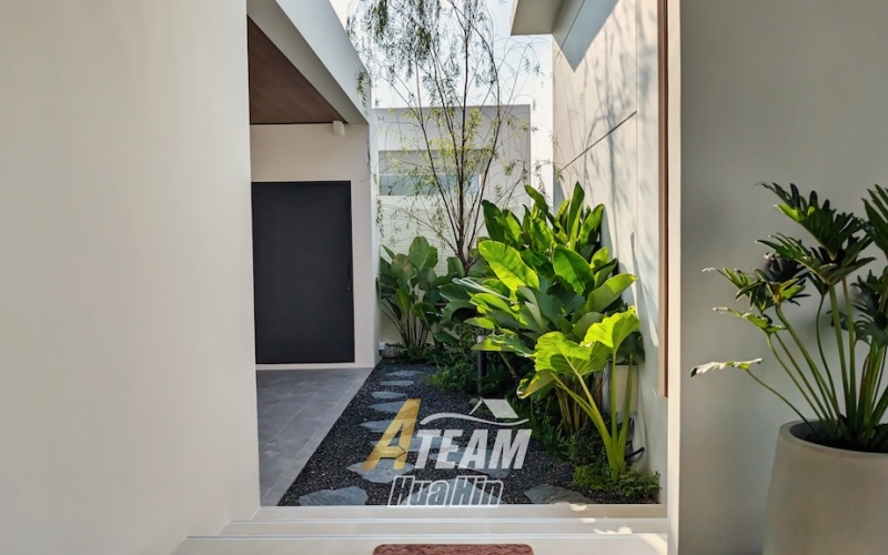 Secure this luxury 3-bedroom, 4-bathroom pool villa in Hua Hin’s Black Mountain area for only 14.5M THB pre-completion. Fully furnished, 319 sqm usable area, 808 sqm land, mountain views, mini golf lawn, and 5-year warranty.
