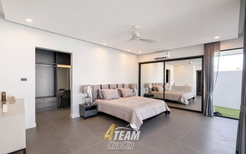 Modern pool villa Hua Hin, Soi 114 villa for sale, Hua Hin luxury villa, in-town pool villa, modern house Hua Hin, Hua Hin property investment, fully furnished villa