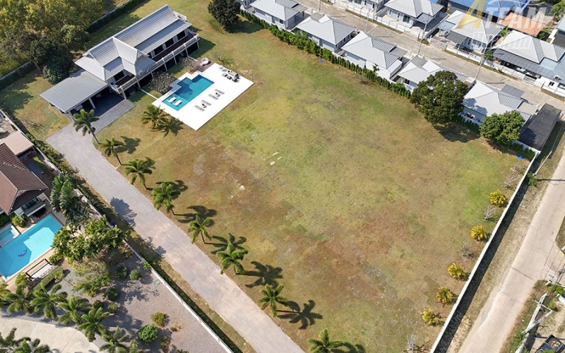 Hin Lek Fai estate, Hua Hin 4 rai property, Thai style villa Hua Hin, large land villa Thailand, freehold estate Hua Hin, luxury pool villa Hua Hin, Hua Hin land investment, private compound Hua Hin, tropical estate Thailand, Hua Hin property for sale
