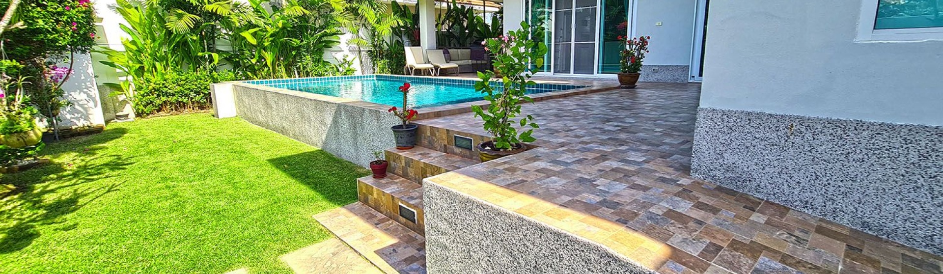 Modern 175 sq.m Pool Villa in Woodlands in Thap Tai