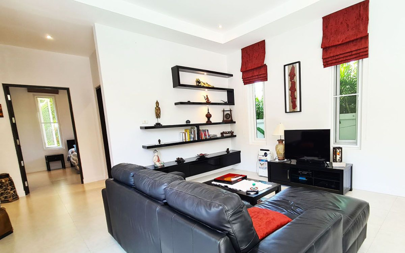 Pool-villa-For-Sale-Hua-Hin-Red-moutain-water-side-livingroom1