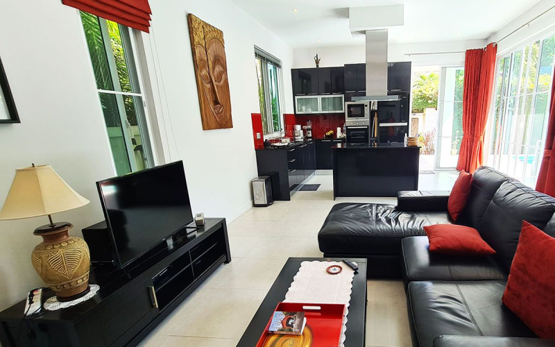Pool-villa-For-Sale-Hua-Hin-Red-moutain-water-side-livingroom4