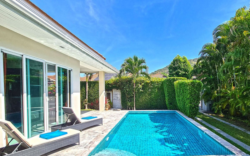 Pool-villa-For-Sale-Hua-Hin-Red-moutain-water-side-poolview