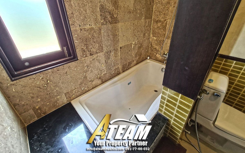 Lakeside-poolvilla-for-sale-hua-hin-Takiap-lake-bathtub