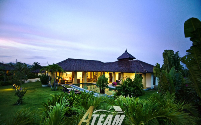 Bali-style-pool-villa-soi-114-for-sale-hua-hin-night-viewl-2