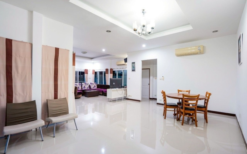 Hpool villa Hua Hin, Hin Lek Fai house for sale, freehold villa Hua Hin, 3 bedroom villa Hua Hin, Hua Hin property, house near Hua Hin beach, villa with no common fees, Hua Hin real estate, budget villa Hua Hin, villa for retirees Thailand

